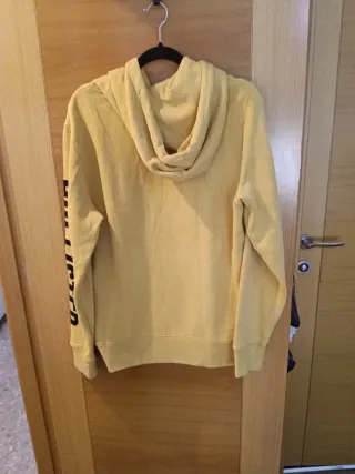 Sudadera Hollister color mostaza 
