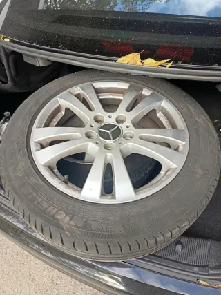 Rueda Mercedes con llanta