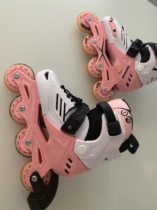 Patines en línea niña rosas y blancos
