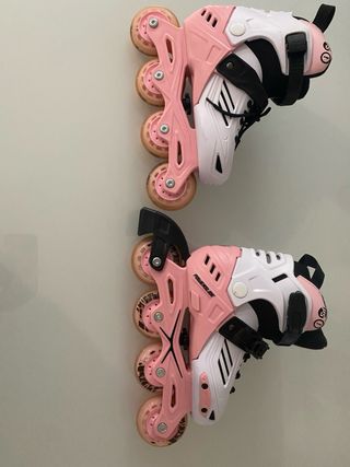 Patines en línea niña rosas y blancos
