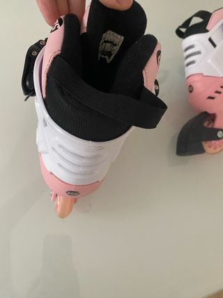 Patines en línea niña rosas y blancos