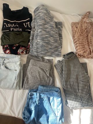Lote de ropa de varias marcas talla S. 
