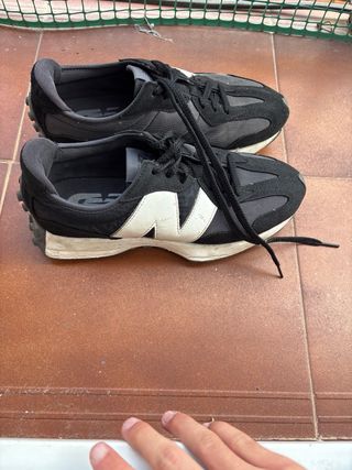 Zapatillas New Balance Negras y Blancas