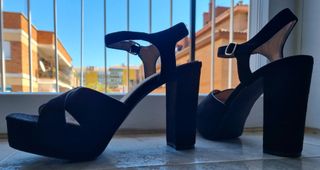 Sandalias de tacón negras