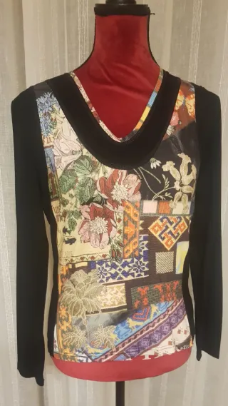 Camiseta Morgana Estampada Floral Negra
