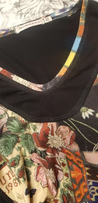 Camiseta Morgana Estampada Floral Negra