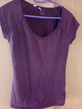Camiseta Decathlon morada talla S