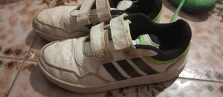 Zapatillas deportivas negras y rosas