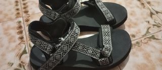 Zapatillas deportivas negras y rosas