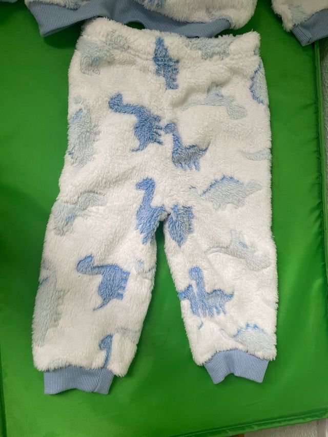 Pijama bebé dinosaurios 12-18 meses