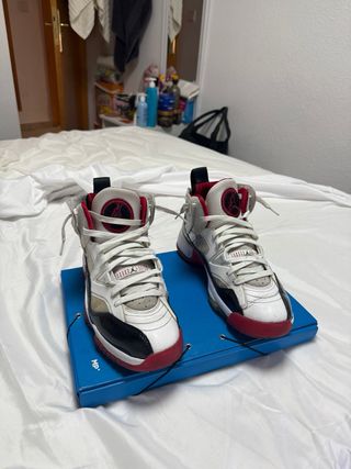 Zapatillas Jordan Jumpman Two Trey Rojas y Blancas