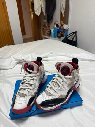 Zapatillas Jordan Jumpman Two Trey Rojas y Blancas