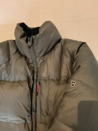 Chaqueta Plumas Victorinox Talla M gris plateado. 