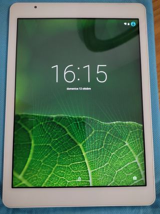 Tablet Teclast bianca con tastiera