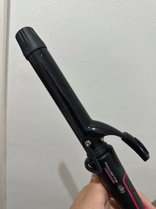 Tenacillas de pelo negras y rojas