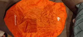 Funda de mochila impermeable Quechua 20/35L Naranj