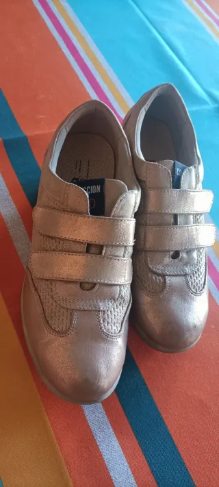 Zapatos con cuña y velcro talla 39