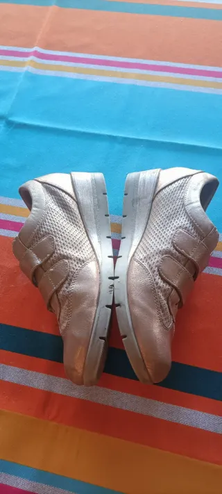Zapatos con cuña y velcro talla 39