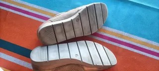 Zapatos con cuña y velcro talla 39