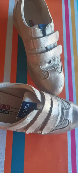 Zapatos con cuña y velcro talla 39