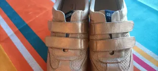 Zapatos con cuña y velcro talla 39