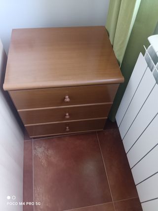 Mesilla de noche de madera