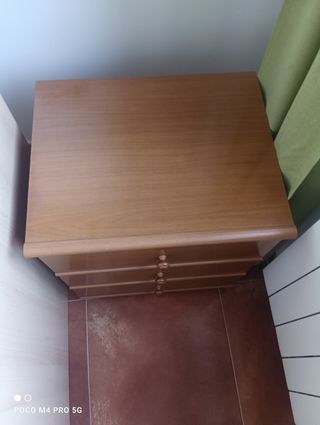 Mesilla de noche de madera