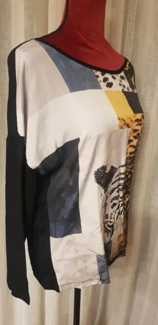 Camiseta Alba Conde Manga Caída Estampada