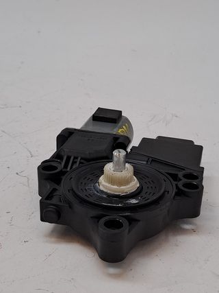 MOTOR ELEVALUNAS TRASERO DERECHO KIA CEED (4)