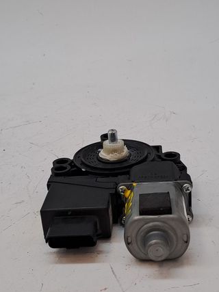 MOTOR ELEVALUNAS TRASERO DERECHO KIA CEED (4)
