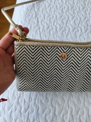 Bolso bandolera dorado y negro