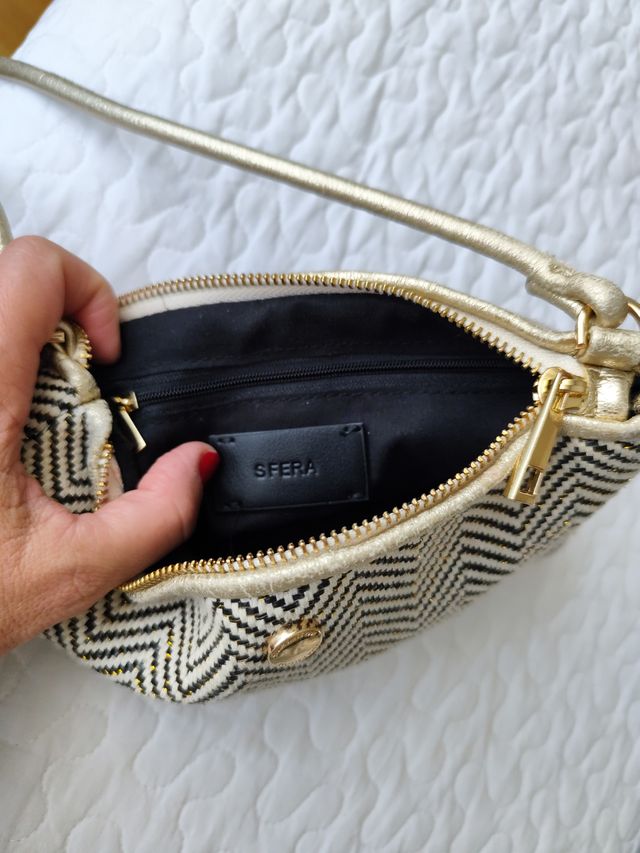 Bolso bandolera dorado y negro