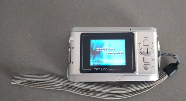 Cámara Digital Airis Star DC50 Plata.