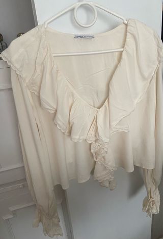 Blusa Bershka Talla XS Volantes