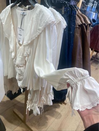 Blusa Bershka Talla XS Volantes