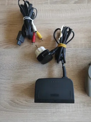 Console Nintendo 64 nera + controller di gioco