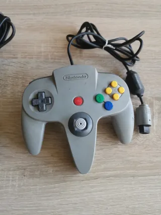 Console Nintendo 64 nera + controller di gioco
