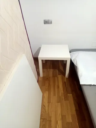 Mesa auxiliar blanca Ikea