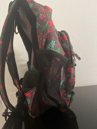 Mochila escolar estampada flores y flamencos