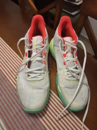 Zapatillas Baloncesto Tarmak Blancas y Verdes