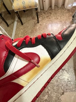 Zapatillas Jordan Negras y Rojas
