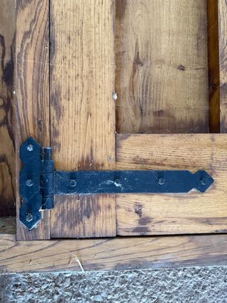 Portón antiguo madera castaño