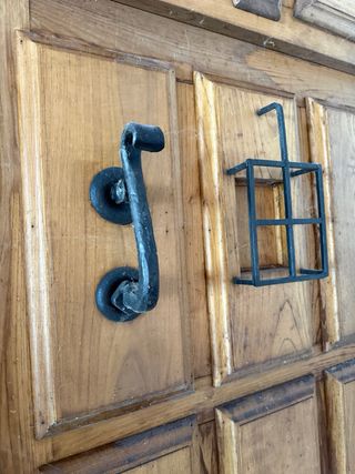 Portón antiguo madera castaño