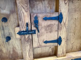 Portón antiguo madera castaño