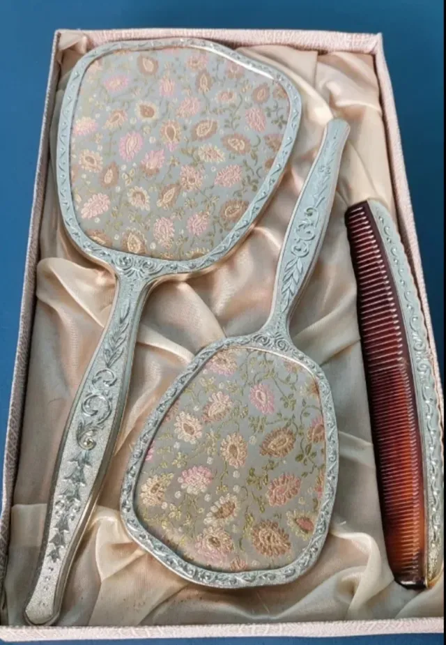 Nuovo set toeletta vintage