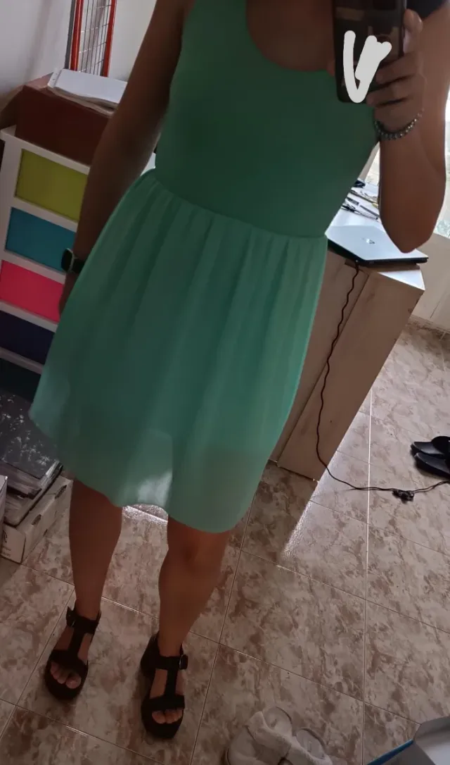 Vestido corto verde agua con tiras cruzadas