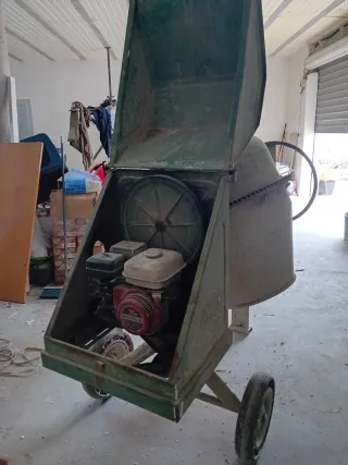 Hormigonera con motor Honda