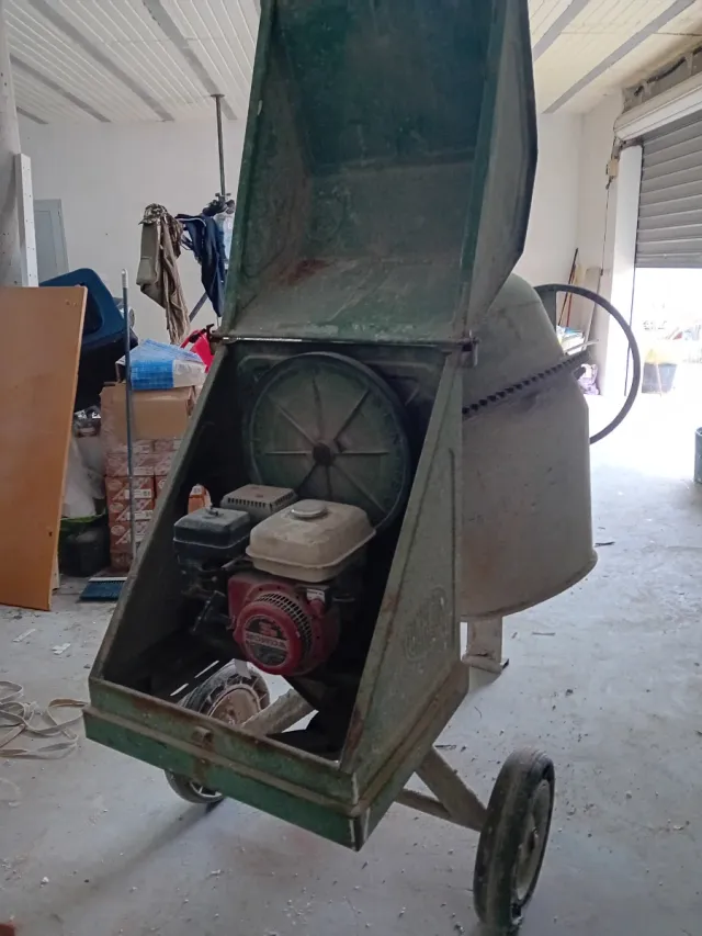 Hormigonera con motor Honda