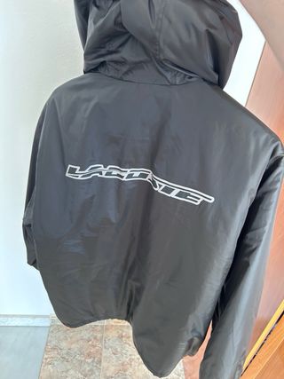 Chaqueta Lacoste Negra con Capucha