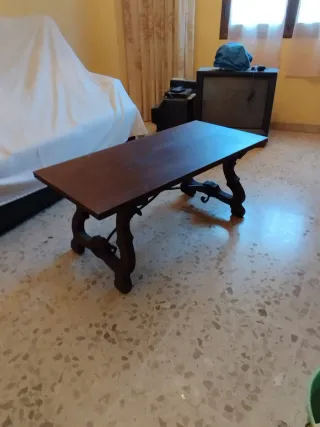Mesa de centro baja estilo rústico de madera